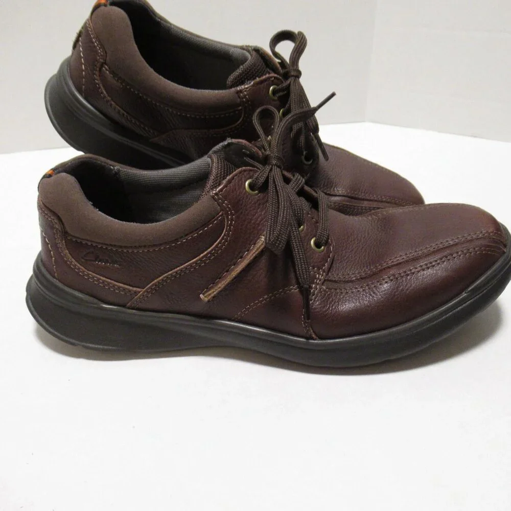 Men's Size 10.5 Clarks shoes
